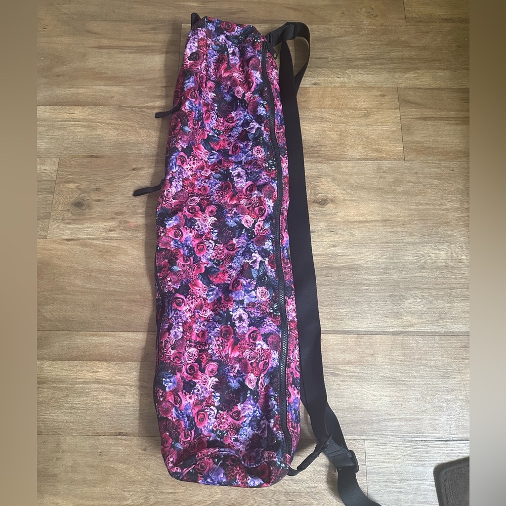 Lululemon yoga bag carrier